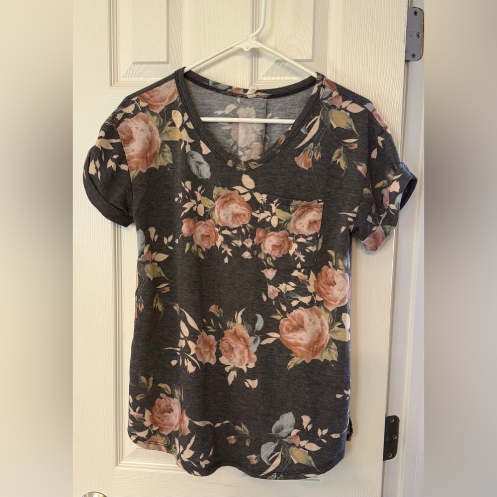 Women’s Cute Top Gray Folded up Short Sleeve V-neck with Pink Floral Design
